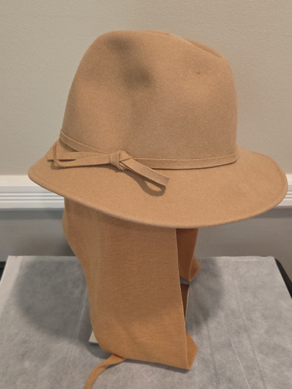 NWT Betmar New York Tan Wool Felt Fedora Hat W/Acrylic Attached Scarf -L